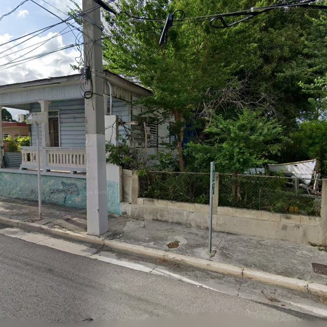 Propiedad declarada estorbo público en Casa azul PR-116R, Guánica, Puerto Rico, Guánica