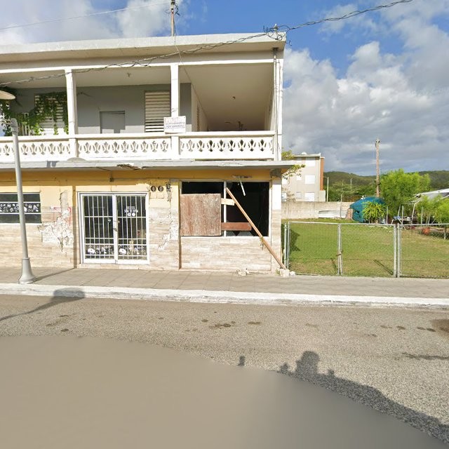 Propiedad declarada estorbo público en Edificio Amarillo gris PR-332/ Calle 25 de julio, Guánica, Puerto Rico, Guánica