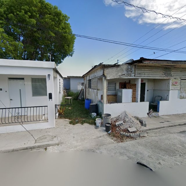 Propiedad declarada estorbo público en Casa blanca Calle Gobernador Yager esq. Calle Víctor Sallabery, Guánica, Puerto Rico, Guánica