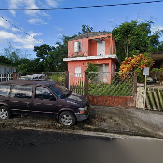 Propiedad declarada estorbo público en Calle Rafael Algarín Valencia I, Juncos, Puerto Rico, Juncos