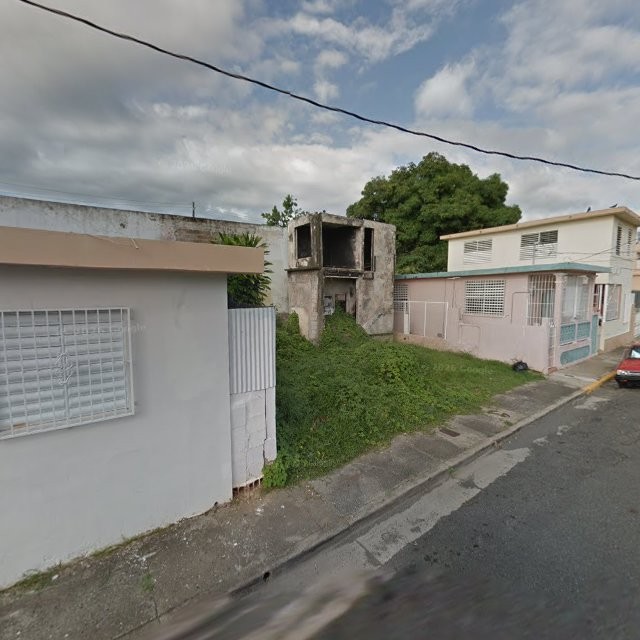 Propiedad declarada estorbo público en 68 Calle Méndez Vigo, Mayagüez, Puerto Rico, Mayagüez