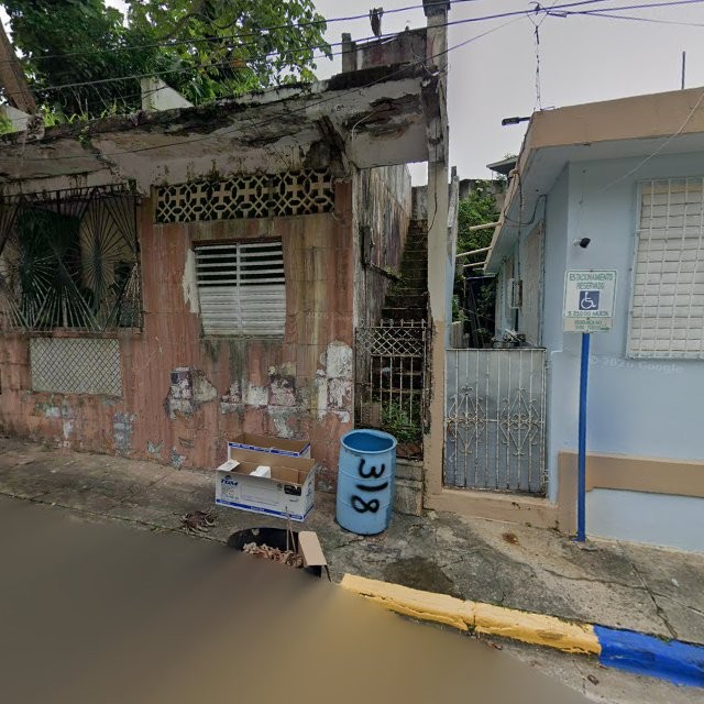 Propiedad declarada estorbo público en Casa crema Calle Cantera, Mayagüez, Puerto Rico, Mayagüez