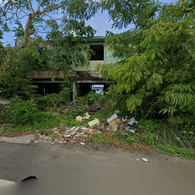 Propiedad declarada estorbo público en CQ8X+GV Toa Baja, Puerto Rico 00957, Toa Baja