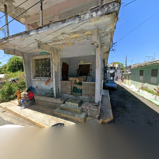 Propiedad declarada estorbo público en CJV7+32 Vega Baja, Puerto Rico 00693, Vega Baja